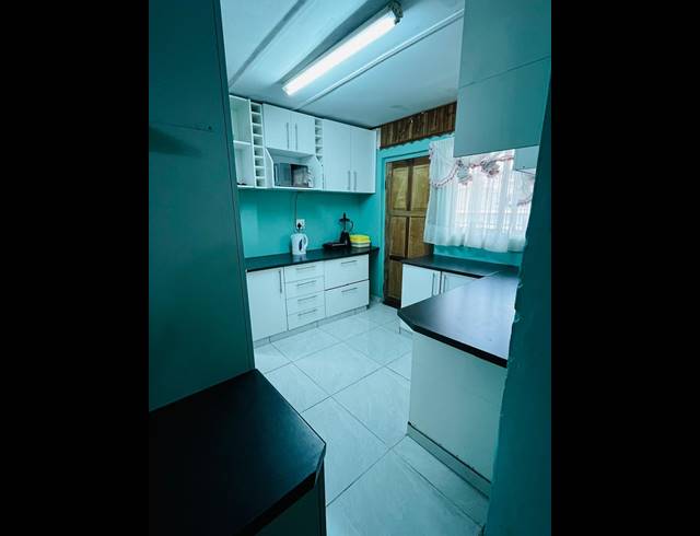 4.5 BEDROOM HOUSE FOR SALE IN UMLAZI BB